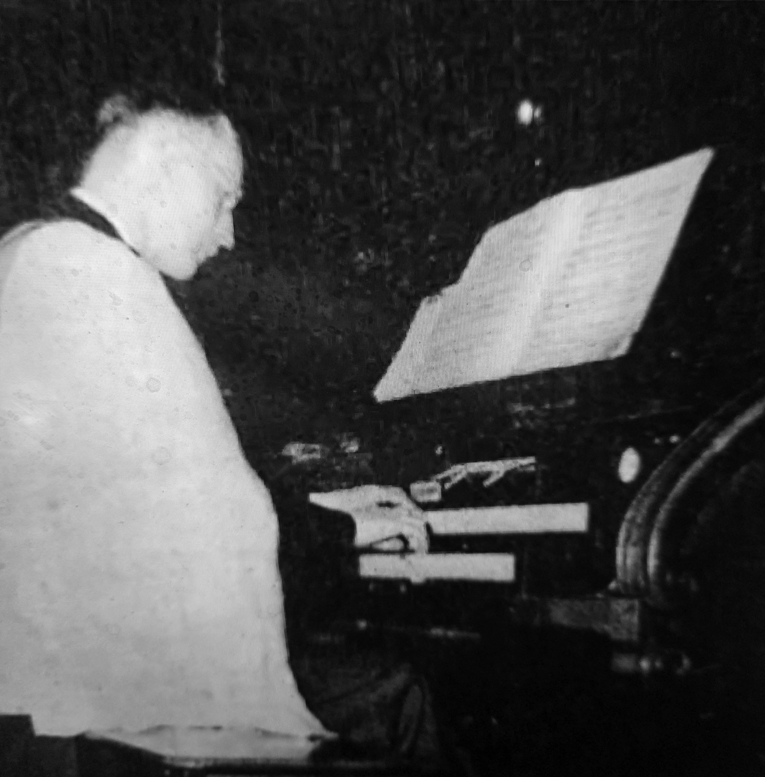 HMS-St.-James-Ibbotson-at-organ_web